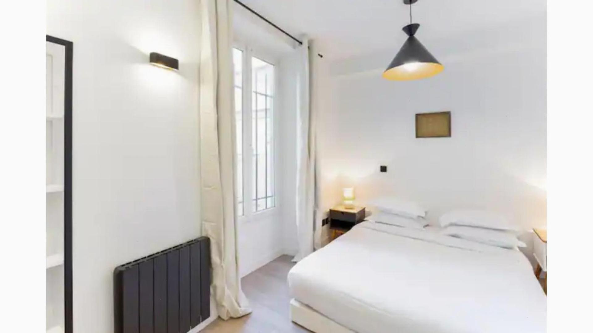 Amazing 2 Bedroom Parisian Flat