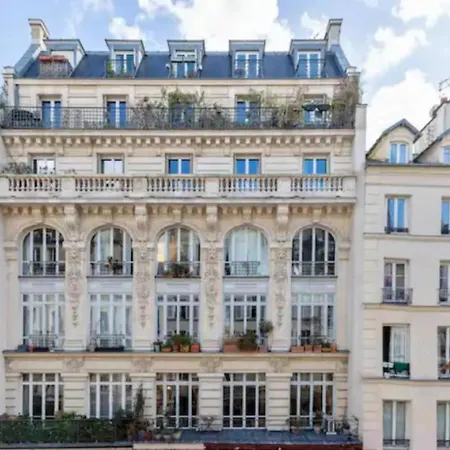 Amazing 2 Bedroom Parisian Flat *