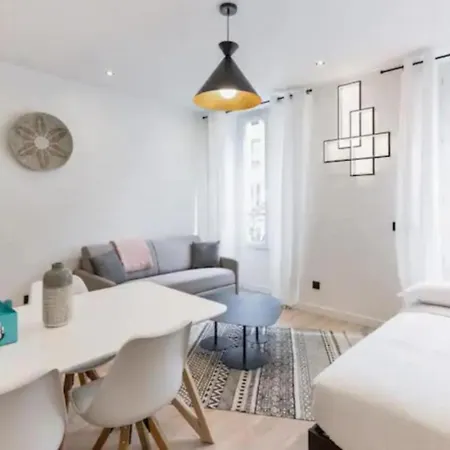 Amazing 2 Bedroom Parisian Flat