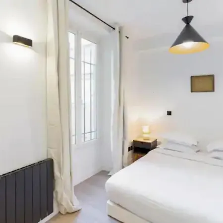 Amazing 2 Bedroom Parisian Flat