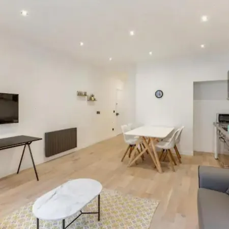 Amazing 2 Bedroom Parisian Flat * Parigi