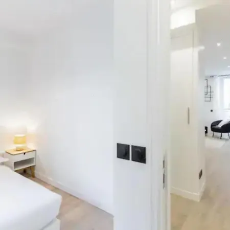 Amazing 2 Bedroom Parisian Flat