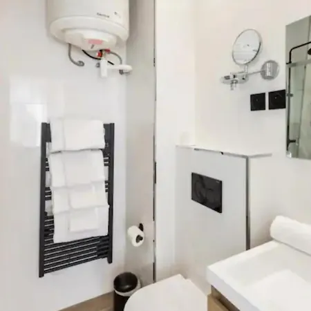 Amazing 2 Bedroom Parisian Flat * Parigi