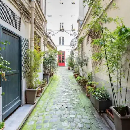 Amazing 2 Bedroom Parisian Flat *